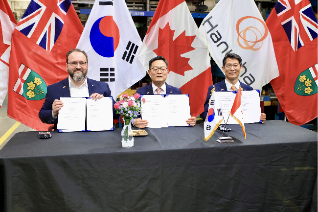 From left: Flavio Volpe, president of the Automotive Parts Manufacturers’ Association; Son Jae-il, CEO of Hanwha Aerospace; and Jeong Seung-kyun, head of the naval ship overseas business division at Hanwha Ocean pose for a photo  in Toronto, Ontario, Wednesday.  (Hanwha Aerospace)