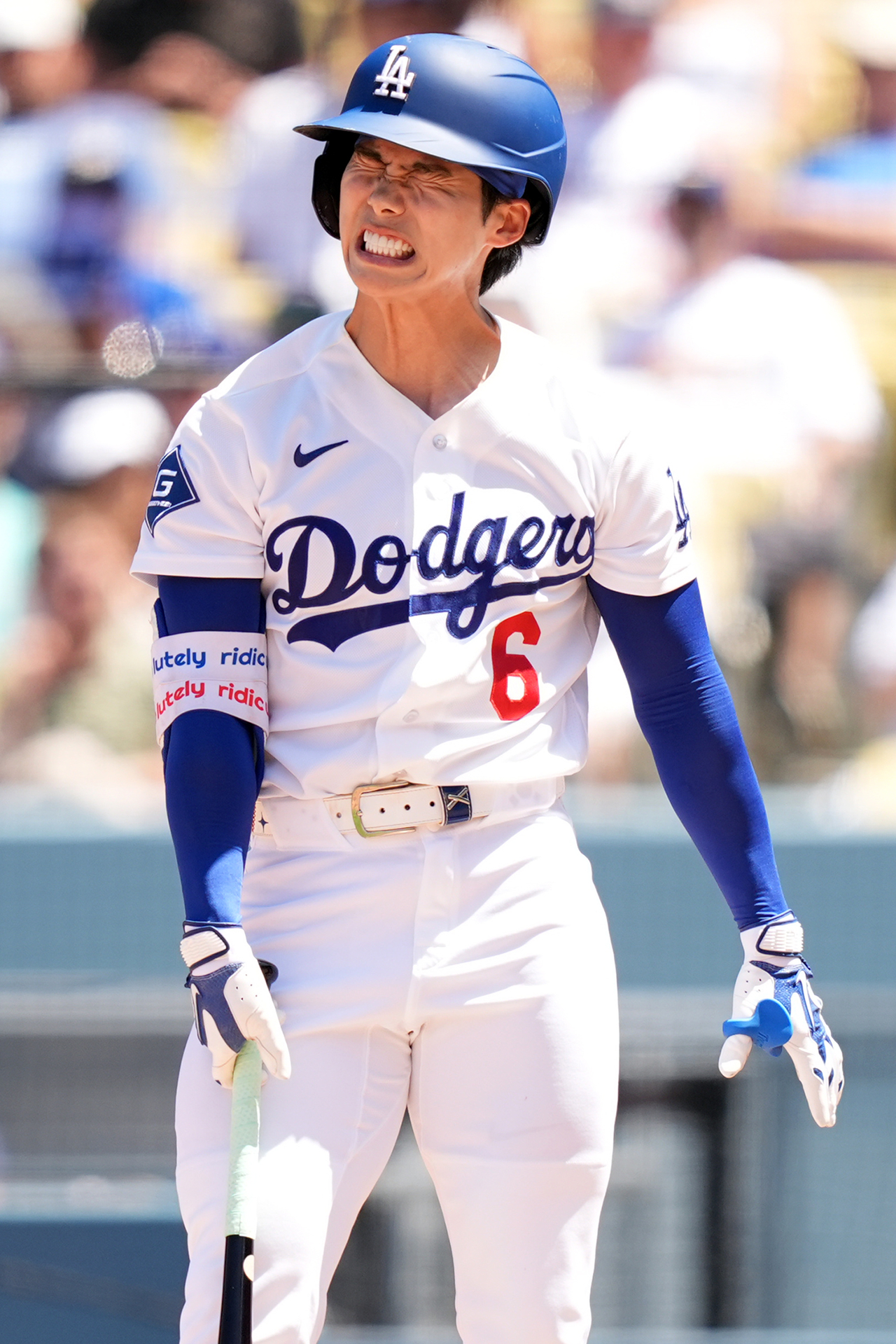 LA 다저스 김혜성이 지난 1일(현지시간) 미국 로스앤젤레스에서 열린 마이애미 말린스와의 경기에서 스트라이크 콜에 반응하고 있다. (AP-연합)