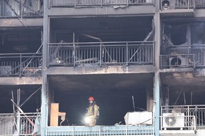 Note found after deadly Uiwang apartment fire prompts arson probe