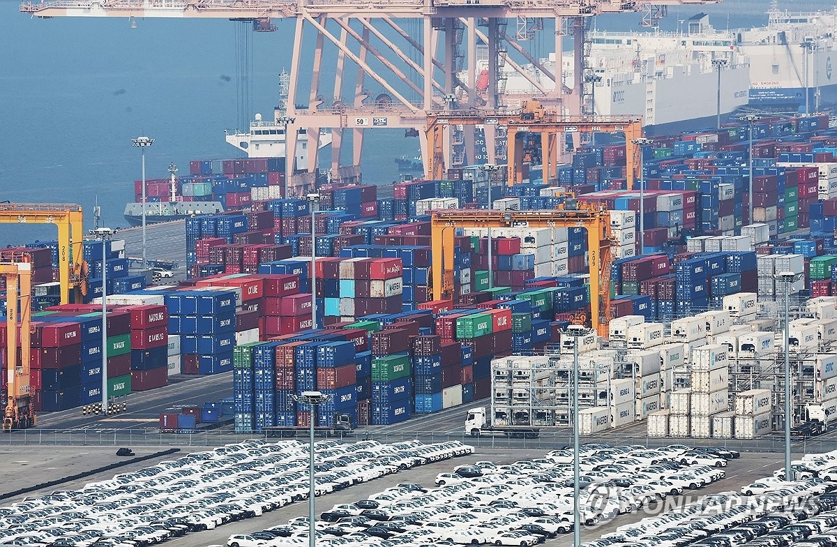 A port in Pyeongtaek, about 60 kilometers south of Seoul, on April 1 (Yonhap)
