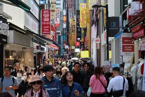 노동절 연휴 시작부터 나들이객 쏟아져…전국 곳곳 정체
