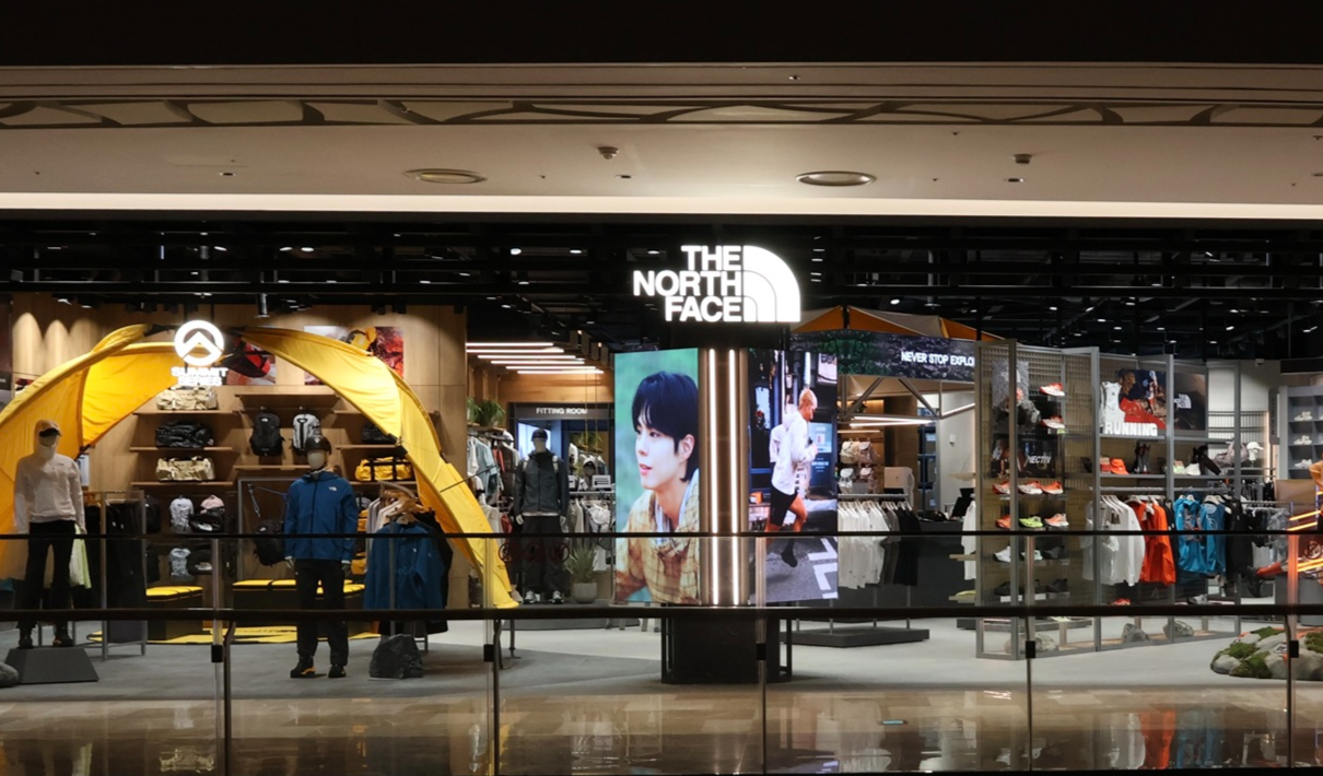 North Face's new megastore at Jamsil Lotte World Mall (The North Face)