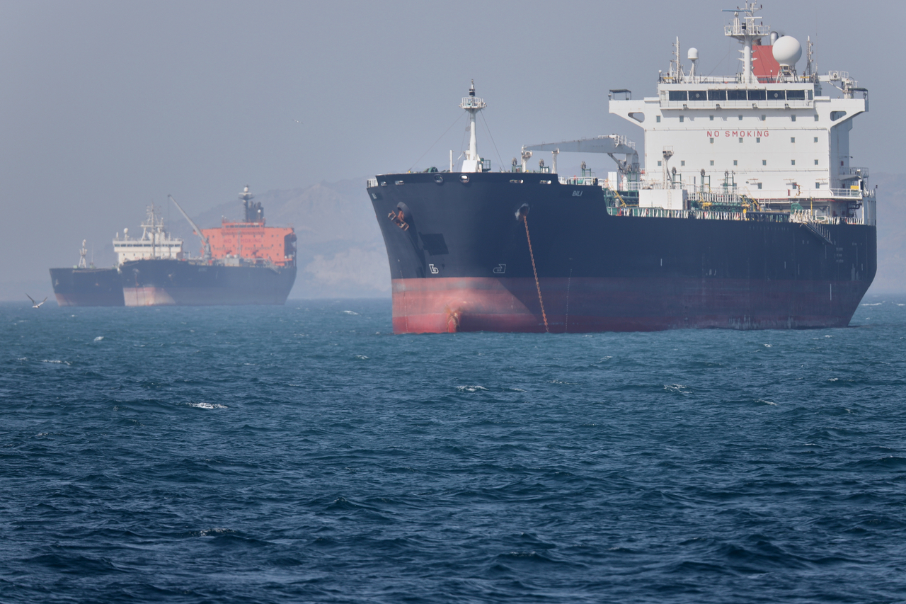 Oil tankers sit at anchor offshore in the Strait of Hormuz off Bandar Abbas, Iran, Saturday. (ISNA via AP-Yonhap)