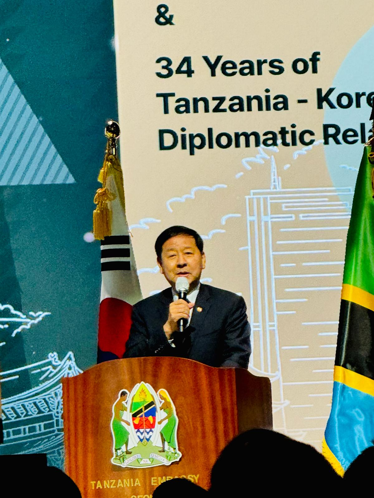 Deputy Prime Minister and Minister of Economy and Finance Koo Yun-cheol delivers remarks  at the 62nd Union Day of Tanzania in Seoul on Thursday. (Sanjay Kumar/The Korea Herald)