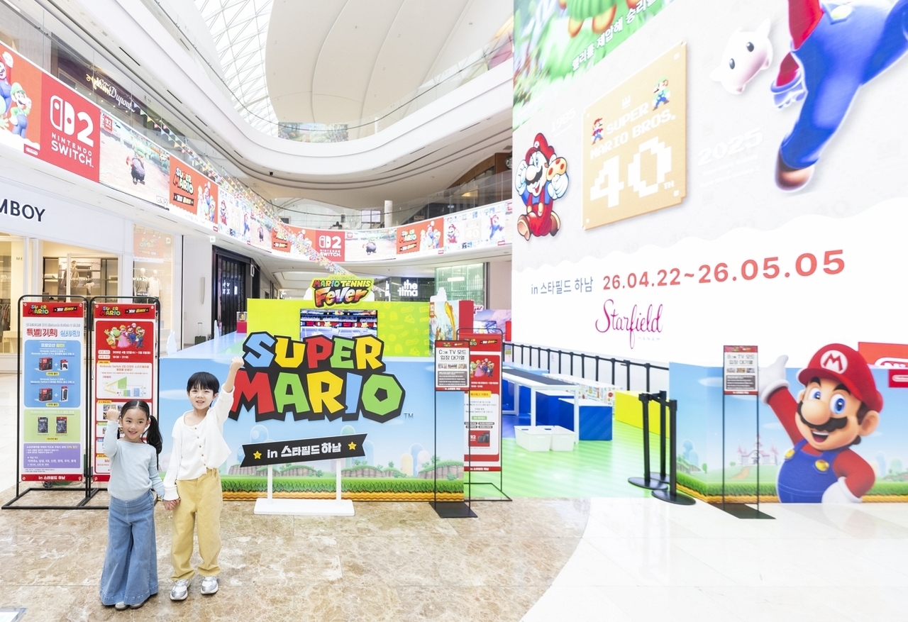 Child models pose at a Nintendo event zone at Starfield Hanam mall in Hanam, Gyeonggi Province, on April 24. (Yonhap)