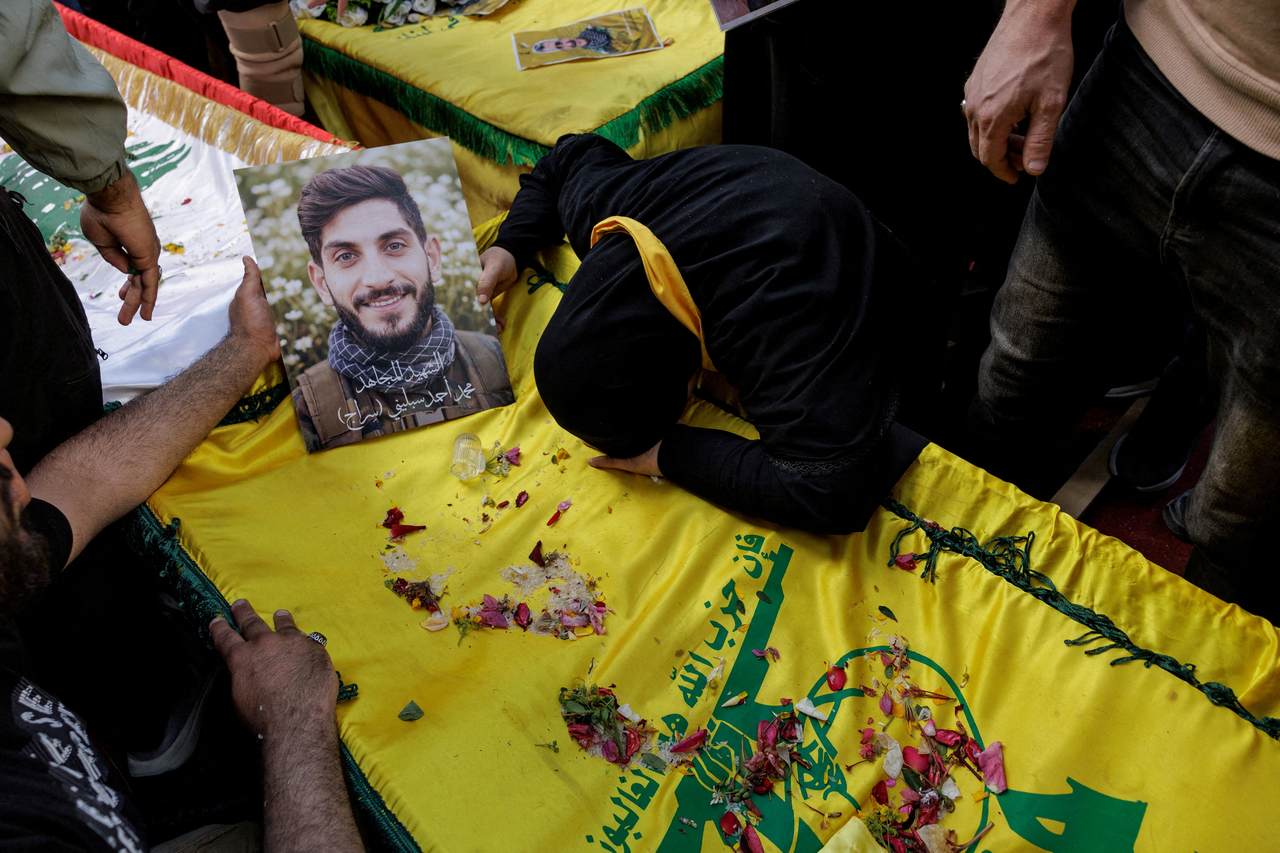 Aida Abou Khalil mourns her son, Mohamed Ahmed Seblini, a Hezbollah fighter killed during the conflict with Israel, during his funeral, amid a 10-day ceasefire between Lebanon and Israel, in Qlaileh, Southern Lebanon, April 21. (Reuters-Yonhap)