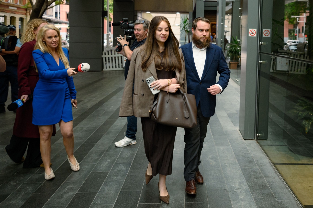 Sheina Gutnick (center), whose father was killed in a mass shooting at Bondi Beach, arrives for a hearing in Sydney, Monday. (AFP-Yonhap)