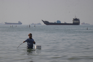 [Breaking] Korean-operated vessel reports damage in Hormuz; no casualties
