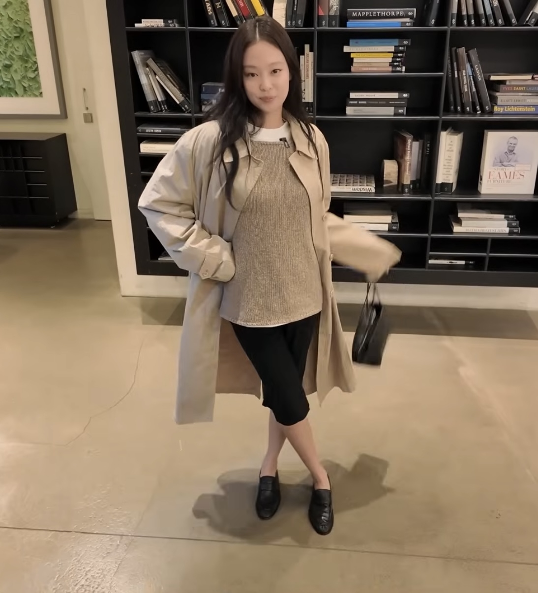 Jennie in capri pants (Woodz' YouTube channel)
