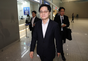 Industry minister heads to US, Canada for investment, submarine talks