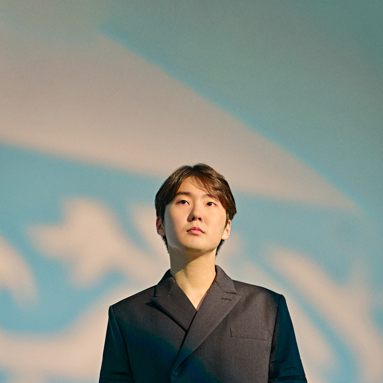 Pianist Cho Seong-jin (Vincero)