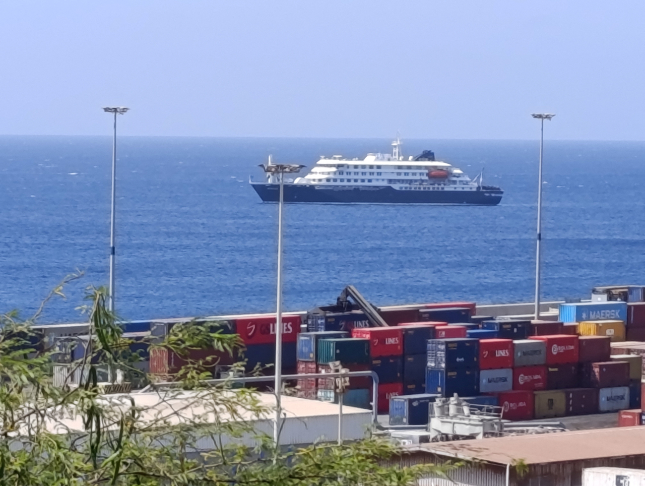Cruise ship MV Hondius docks off Cape Verde port, as passengers were not allowed off the ship, while health authorities investigated suspected cases of hantavirus aboard the vessel, in Praia Port, Cape Verde, Monday. (Reuters-Yonhap)
