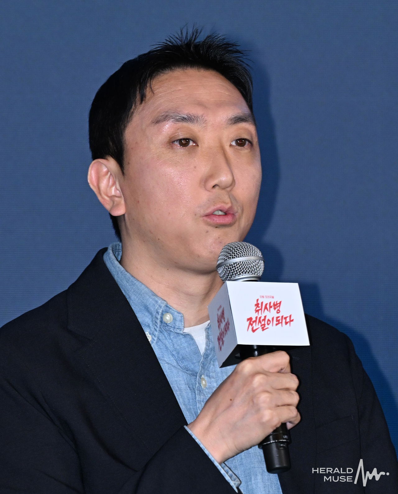 [헤럴드뮤즈=윤병찬 기자] 6일 오후 풀만 앰배서더 서울 이스트폴에서 티빙 ‘취사병 전설이 되다’ 제작발표회가 열렸다. ‘취사병 전설이 되다’는 총 대신 식칼을, 탄띠 대신 앞치마를 두른 이등병 강성재(박지훈 분)가 ‘전설의 취사병’으로 거듭나는 과정을 그린 밀리터리 쿡방 판타지 드라마로 갓 전입한 이등병이 ‘요리사의 길’을 밟으며 맛 하나로 부대원들의 마음을 사로잡는 취사병의 성장기를 그릴 예정이다. 이날 현장에는 조남형 감독, 박지훈, 윤경호, 한동희, 이홍내, 이상이 등이 참석한다.