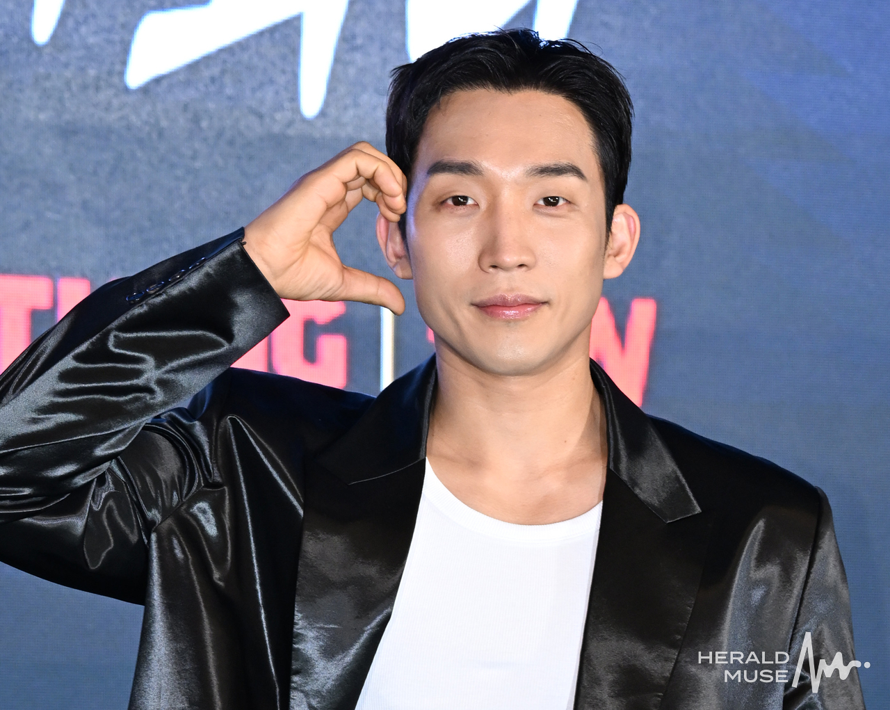 [헤럴드뮤즈=윤병찬 기자] 6일 오후 풀만 앰배서더 서울 이스트폴에서 티빙 ‘취사병 전설이 되다’ 제작발표회가 열렸다. ‘취사병 전설이 되다’는 총 대신 식칼을, 탄띠 대신 앞치마를 두른 이등병 강성재(박지훈 분)가 ‘전설의 취사병’으로 거듭나는 과정을 그린 밀리터리 쿡방 판타지 드라마로 갓 전입한 이등병이 ‘요리사의 길’을 밟으며 맛 하나로 부대원들의 마음을 사로잡는 취사병의 성장기를 그릴 예정이다. 이날 현장에는 조남형 감독, 박지훈, 윤경호, 한동희, 이홍내, 이상이 등이 참석한다.
