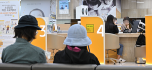 ‘칠천피’에 2차 머니무브 온다…한달새 은행 예·적금 줄줄이 감소 [머니뭐니]