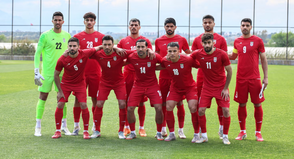 Iranian men’s soccer national team members pose for photos in Antalya, Turkey, March 31.   (AFP-Yonhap)