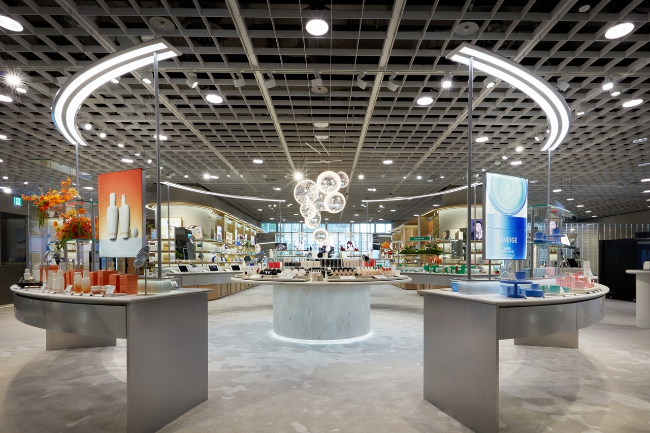 Amore Yongsan flagship store in Amorepacific Yongsan headquarters in Yongsan, Seoul (Amorepacific)