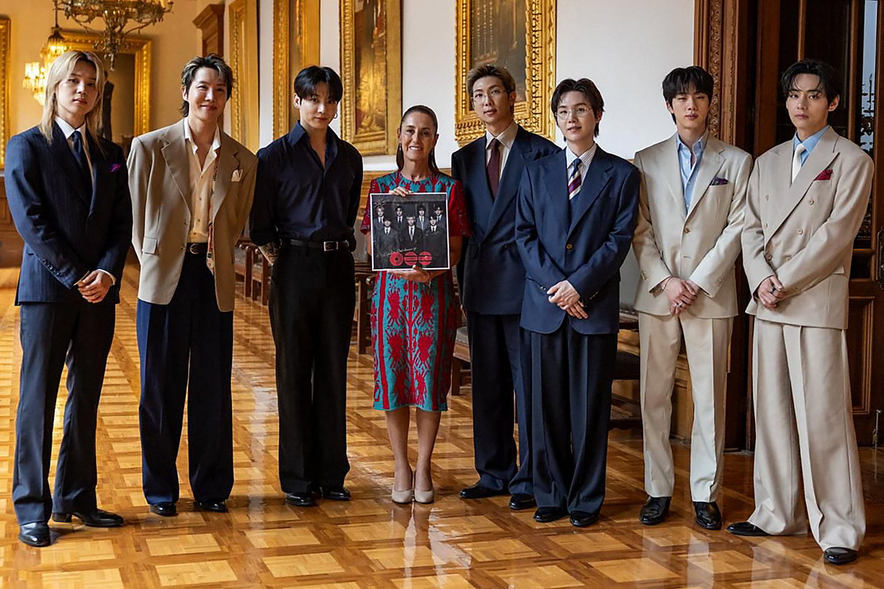 A handout picture released by Mexico's presidency press office shows Mexico's President Claudia Sheinbaum (fourth from left) with BTS at the National Palace in Mexico City on Wednesday. (AFP via Yonhap)