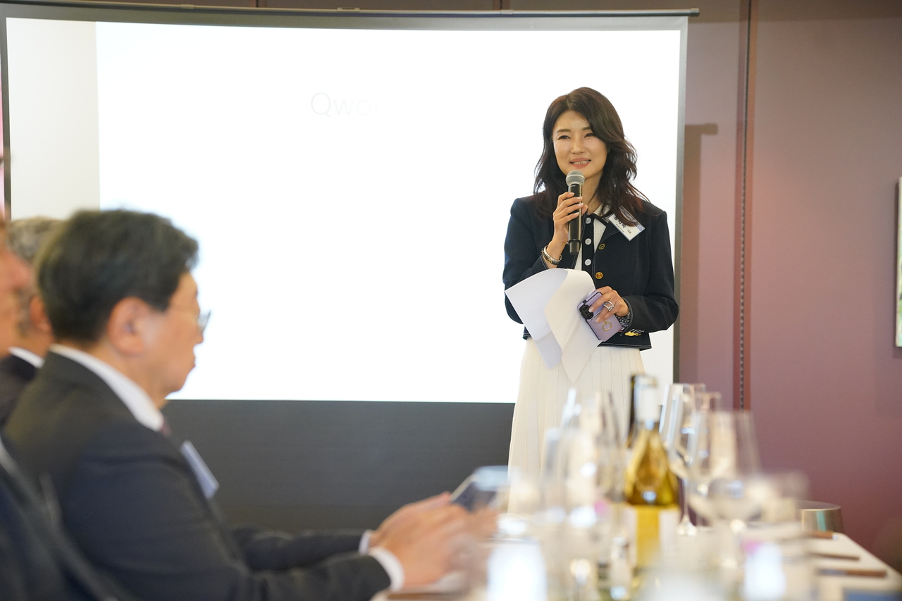 Hong Ji-sook, CEO of Art Token, delivers special remarks at the sixth session of the 9th Global Biz Forum at ArtCube2R2 gallery in Seoul on Wednesday. (The Korea Herald)