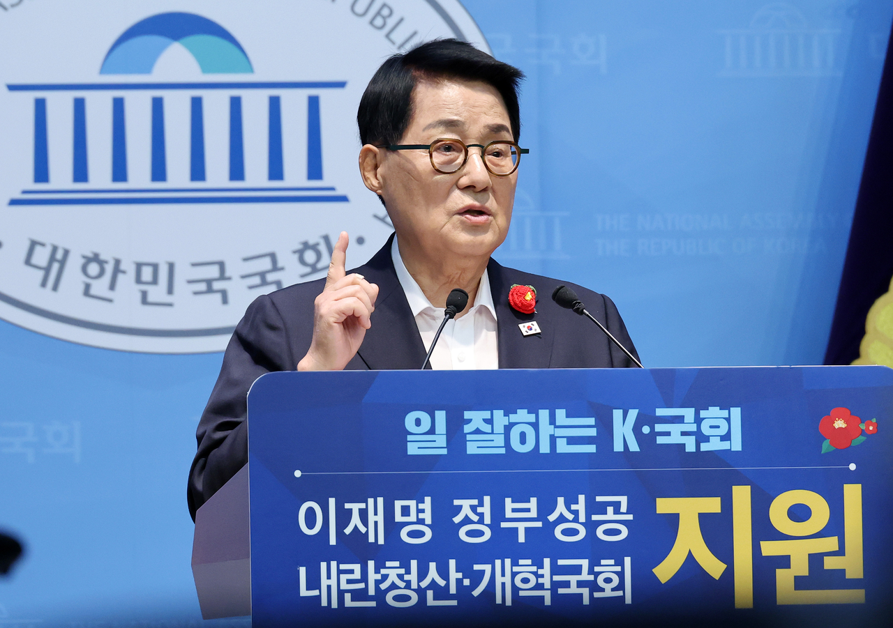 Rep. Park Ji-won of the ruling Democratic Party of Korea speaks during a press conference to announce his bid for National Assembly speaker at the National Assembly on Monday. (Yonhap)