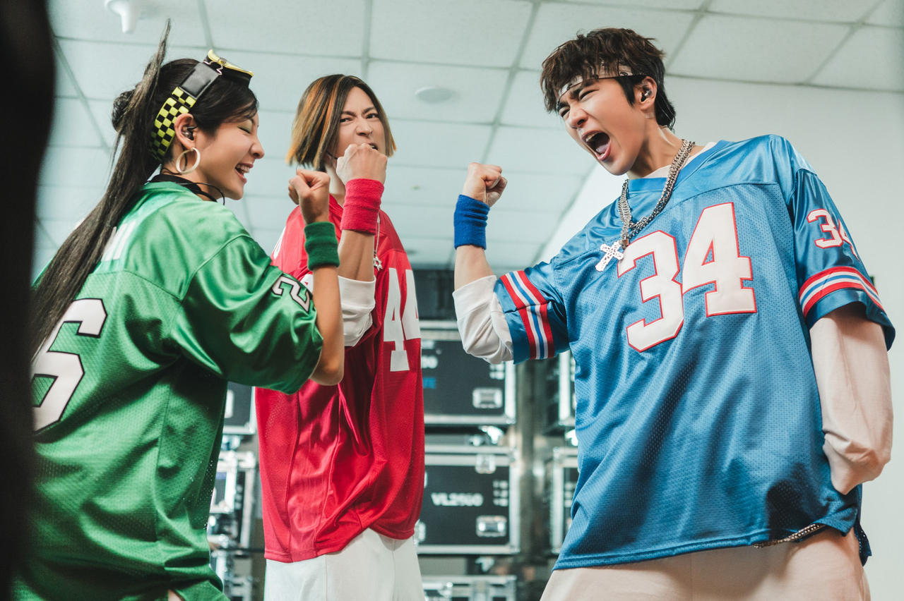 From left: Park Ji-hyun, Gang Dong-won and Uhn Tae-goo star in 'Wild Sing' (Lotte Entertainment)