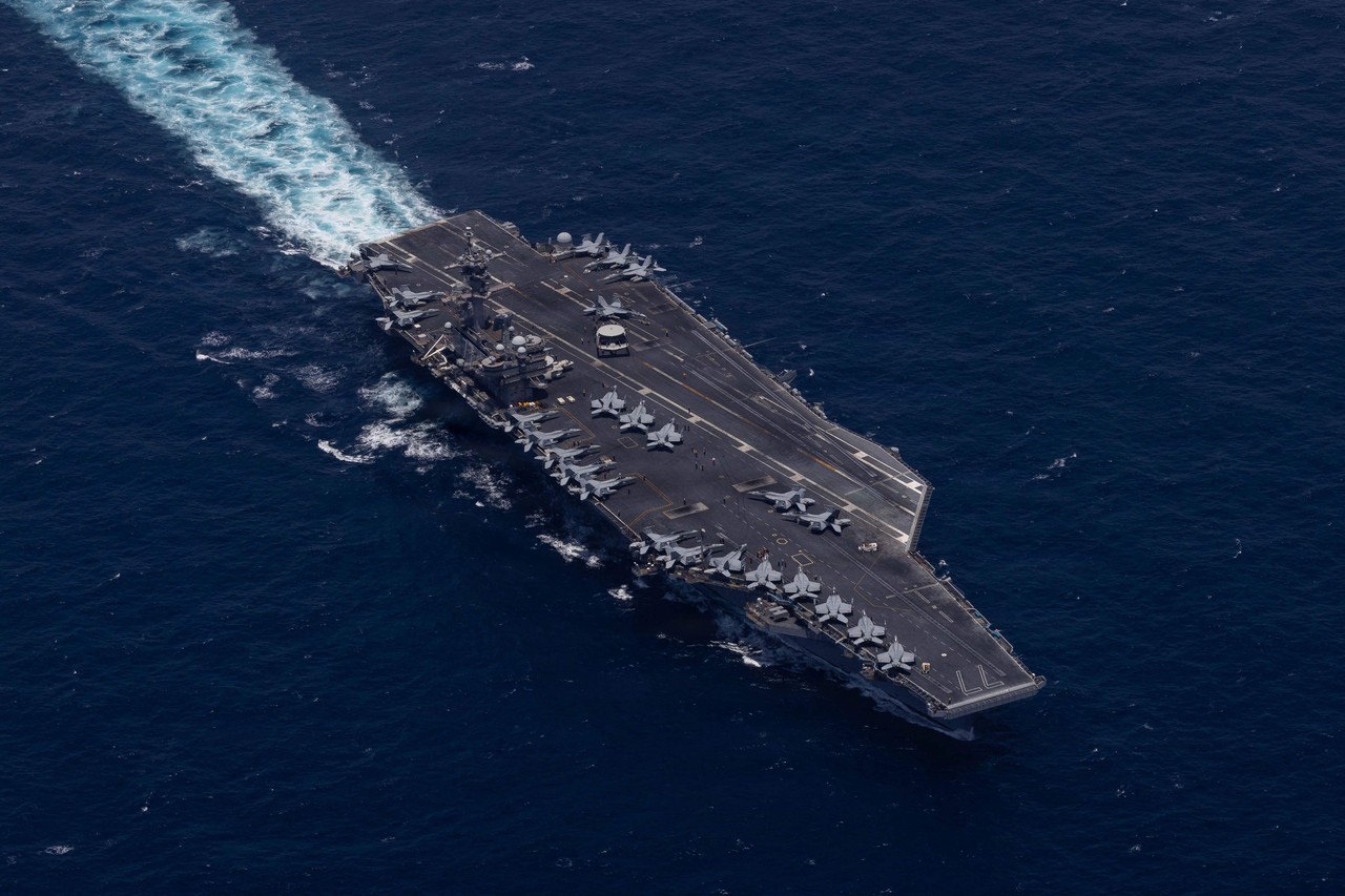 Nimitz-class aircraft carrier USS George H.W. Bush patrols the Arabian Sea on Sunday.   (AFP-Yonhap)