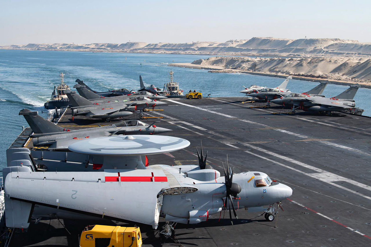 The French Navy's flagship aircraft carrier Charles de Gaulle transits the Suez Canal en route to the southern Red Sea, Wednesday.    (AFP-Yonhap)