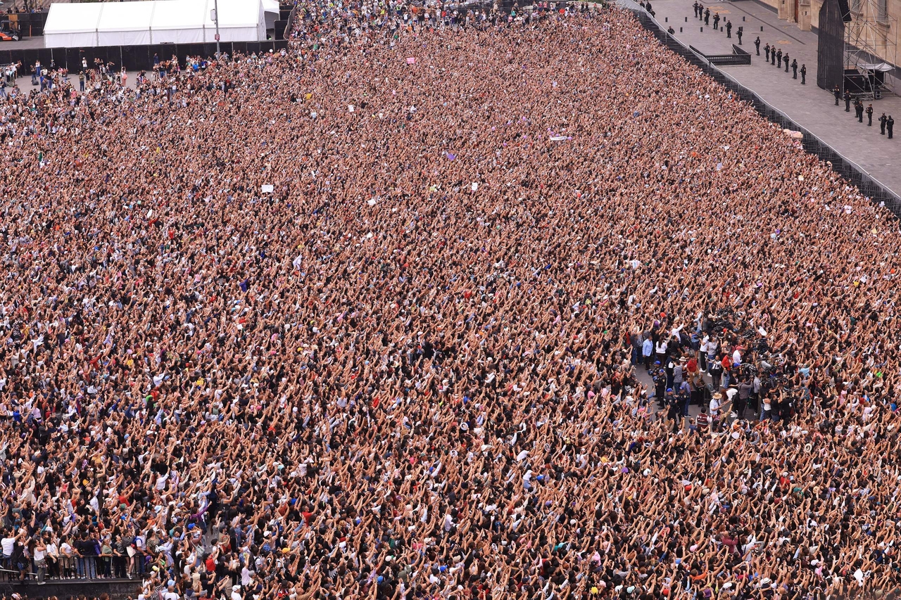 Handout picture released by Mexico's presidency press office shows BTS fans gathered in front of the Palacio Nacional in Mexico City on May 6, 2026. (AFP-Yonhap)