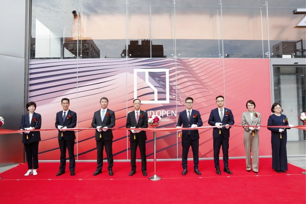 Second from left: Zeekr Korea CEO Lim Hyun-ki, Zeekr International Chief Operating Officer Jeff Cao, Zeekr International CEO Chen Yu and ZK Mobility Jang In-woo and other executives pose for a photo during an opening ceremony for Zeekr Korea’s first brand gallery in Gangnam, Seoul, Friday. (Zeekr Korea)