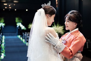 세상 떠난 아빠 대신 엄마랑 신부 입장, 하객들 수군수군…“딸 상처받을까 걱정”