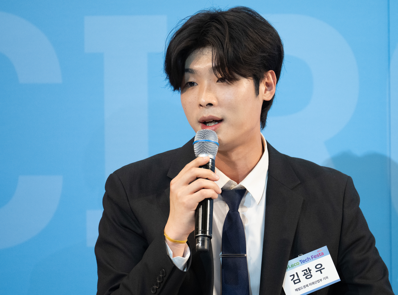 Kim Kwang-woo, staff reporter of Herald Business, speaks at the second session titled “Next Stage: How Environment Becomes the Ultimate Competitiveness,” held at Yonsei University's Baekyang-Nuri Event Hall on Thursday. (Yoon Chang-bin/The Korea Herald)