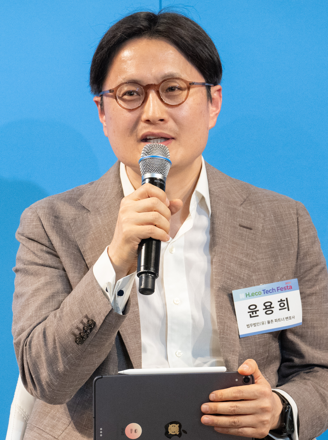 Yoon Yong-hee, Yulchon law firm partner, speaks at the second session titled “Next Stage: How Environment Becomes the Ultimate Competitiveness,” held at Yonsei University's Baekyang-Nuri Event Hall on Thursday. (Yoon Chang-bin/The Korea Herald)