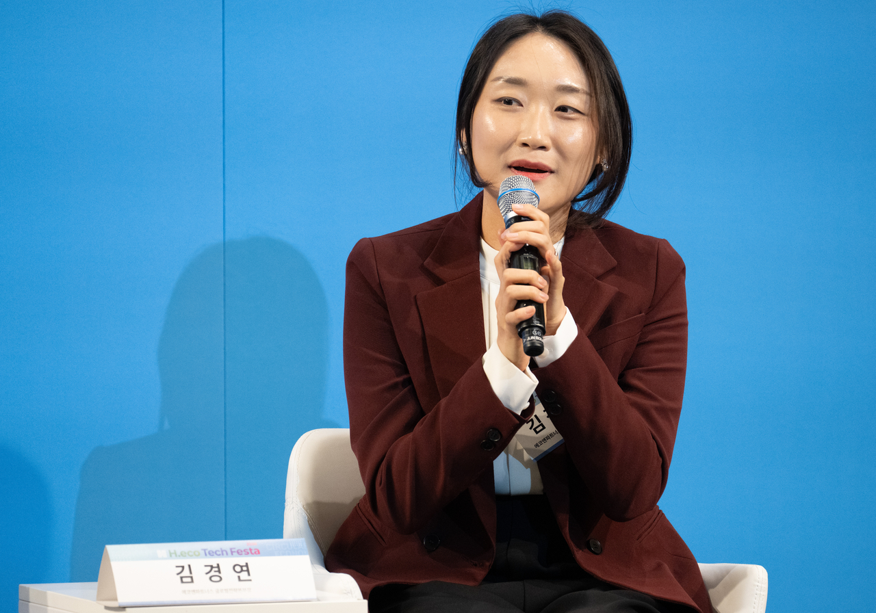 Kim Kyeong-yeon, head of global strategy at Eco&Partners, speaks at the second session titled “Next Stage: How Environment Becomes the Ultimate Competitiveness,” held at Yonsei University's Baekyang-Nuri Event Hall on Thursday. (Yoon Chang-bin/The Korea Herald)