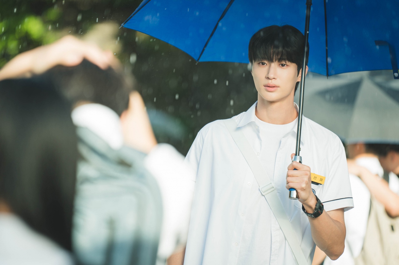 A scene from “Lovely Runner,” starring Byeon Woo-seok (tvN)