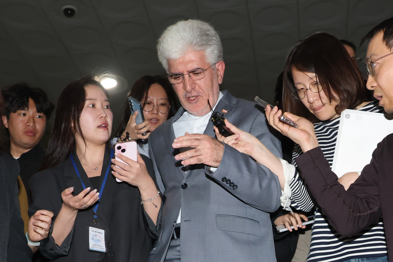 Saeed Koozechi, Iran’s ambassador to South Korea, leaves the Foreign Ministry at the Government Complex Seoul on May 10 after being summoned over the attack on the HMM Namu in the Strait of Hormuz. (Yonhap)