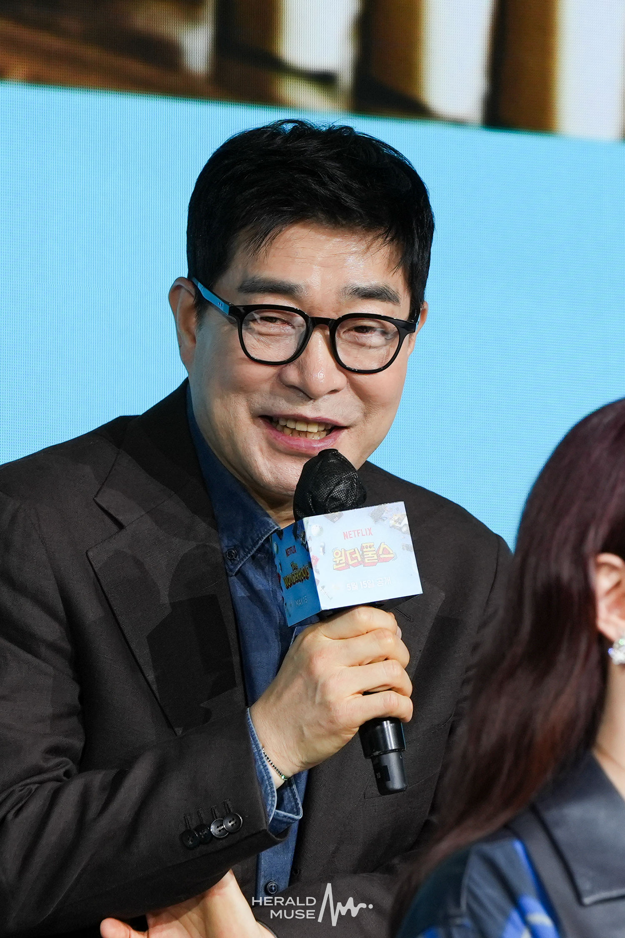 [헤럴드뮤즈=민경빈기자] 넷플릭스 시리즈 ‘원더풀스’ 제작발표회가 12일 오전 서울 종로구 JW 메리어트 동대문 스퀘어 서울에서 진행됐다. 이날 제작발표회에 참석한 배우 손현주가 소감을 전하고 있다.