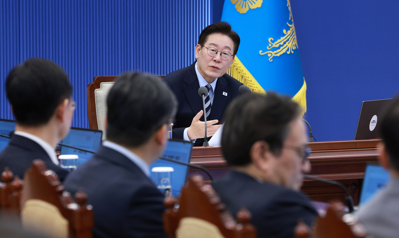 President Lee Jae Myung speaks during a meeting with his senior secretaries at the presidential office Cheong Wa Dae in Seoul. (Yonhap)