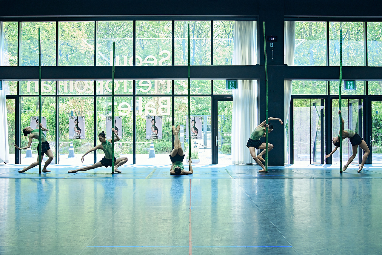 Dancers rehearse a scene from “In the Bamboo Forest,” by Kang Hyo-hyung. (Seoul Metropolitan Ballet)