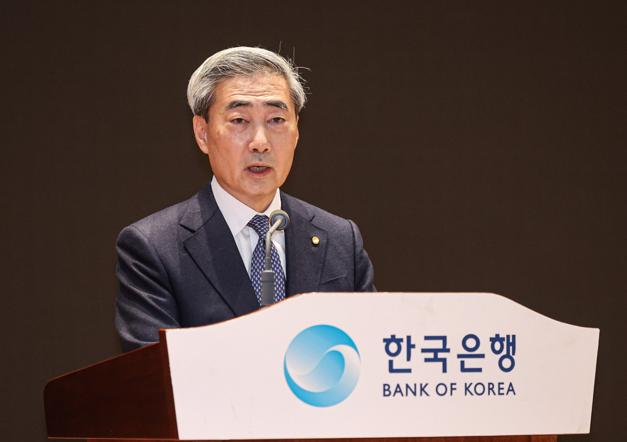 Bank of Korea Gov. Shin Hyun-song delivers a speech during his inauguration in Seoul, in this file photo from April 21. (Yonhap)