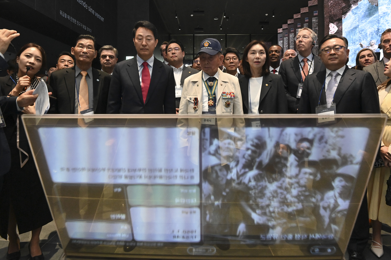 Participants tour the underground exhibition hall at Gwanghwamun Square in Seoul on Tuesday. (Newsis)