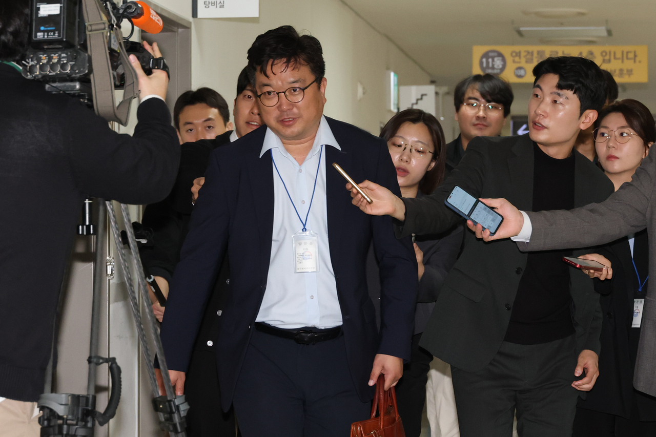 Kim Hyung-ro, Samsung Electronics Vice President, arrives for government-led labor talks.