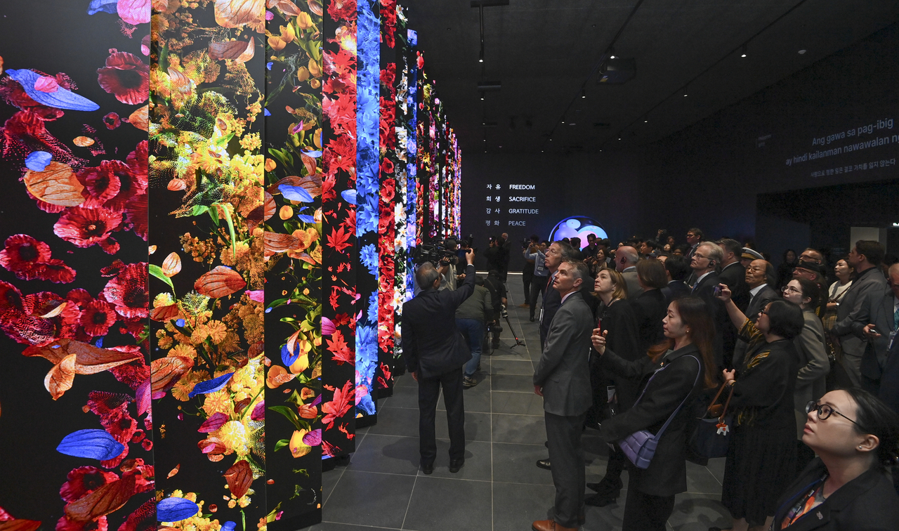 Participants tour the underground exhibition hall in Seoul's Gwanghwamun Square on Tuesday. (Newsis)