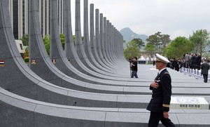Korean War memorial opens at Gwanghwamun