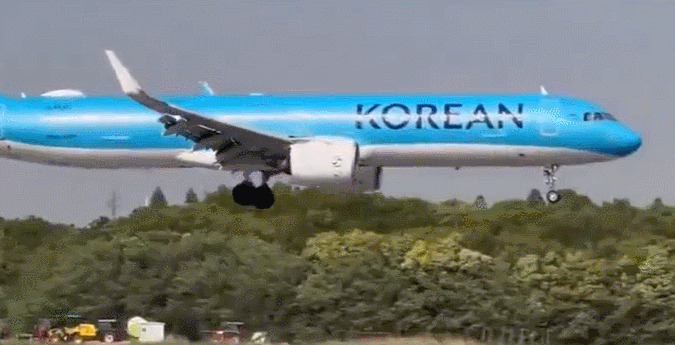 Footage of the Korean Air Flight KE707 arriving from Incheon and struggling to land at the airport amid turbulent weather and strong crosswinds on May 4. (X)