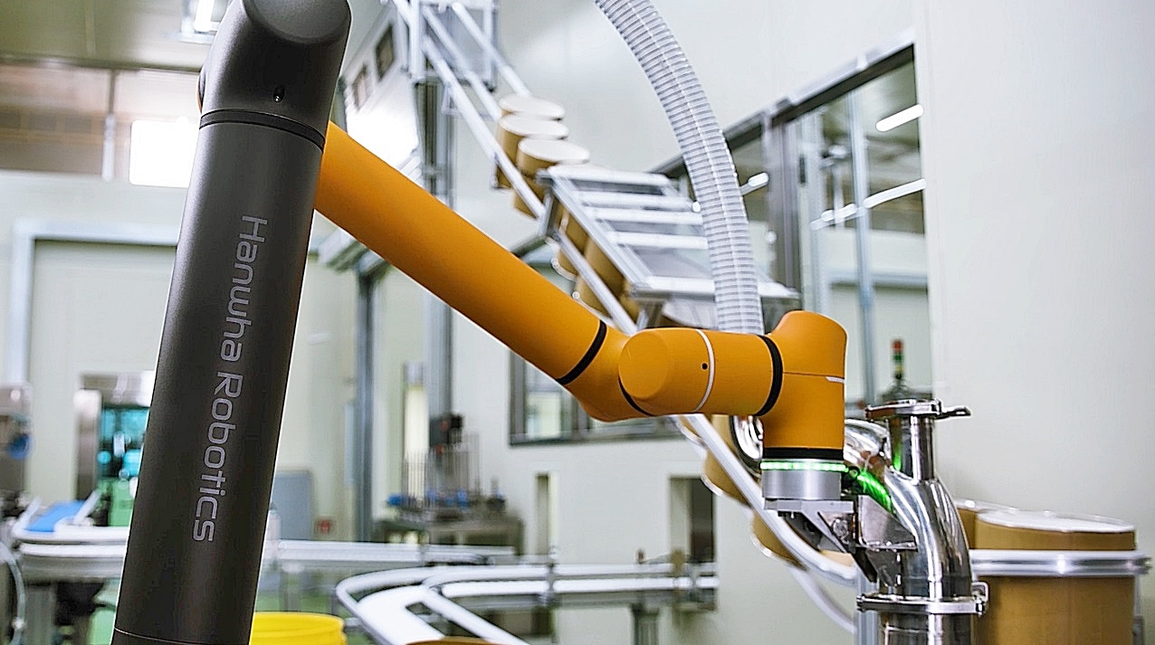 A robot developed by Hanwha Robotics operates at Benson’s manufacturing facility in Pocheon, Gyeonggi Province. (Better Scoop Creamery)