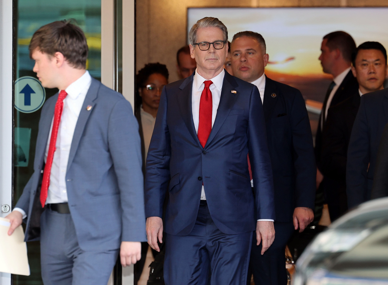 US Treasury Secretary Scott Bessent (center) arrives at Incheon International Airport in Incheon on Wednesday. (Yonhap)