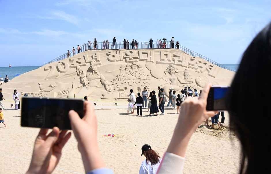 (Haeundae Sand Festival)