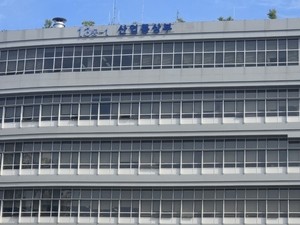산업부 용퇴 1급 4명 취준생 생활 7개월째 ‘수입 0원’…재취업 ‘가시밭길’[세종백블]