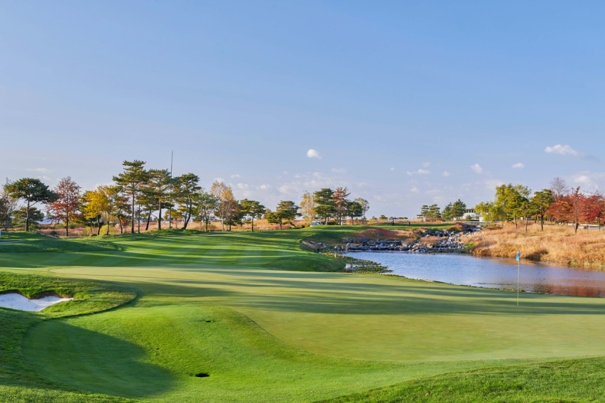 koreaherald.com - Lee Ji-yoon - Korea's priciest golf club may change hands
