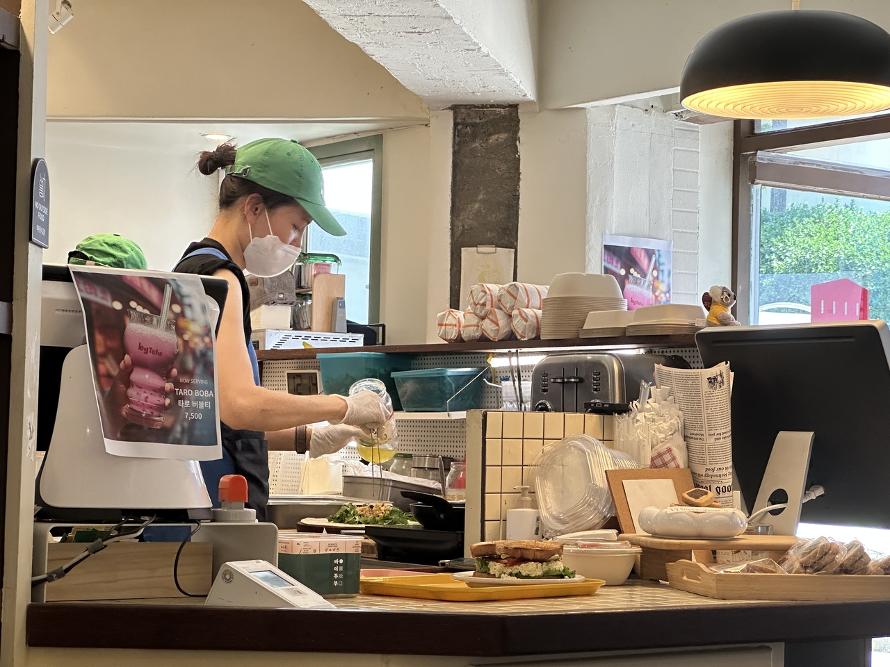 Staff at ByTofu prepares a wrap in Yongsan-gu, central Seoul. (Lee Jung-joo/The Korea Herald)